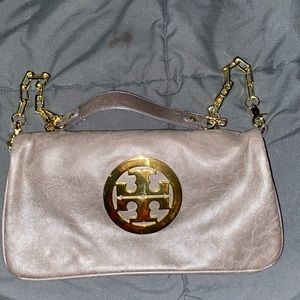 VINTAGE GRAY LEATHER TORY BURCH SHOULDER BAG WITH GOLD CHAIN!